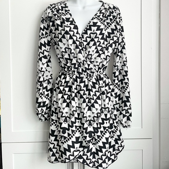 Abstract/Geometric Print Dress w/ Elastic Cinched Waist - Picture 1 of 6